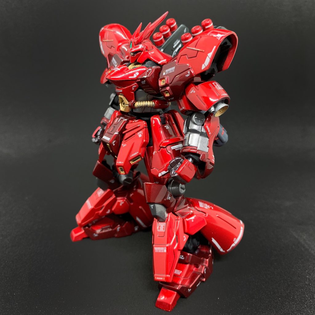 ◇肩アーマー内側にメカディテール追加(固定フレームのスリッパを流用)◇肩アーマー下の推進器にWAVEのNEW U・バーニア(丸) Sを追加◇サイドスカートの推進器にWAVEのNEW U・バーニア(丸) Sを追加。推進器基部にメカディテール追加◇スリッパの合わせ目消し