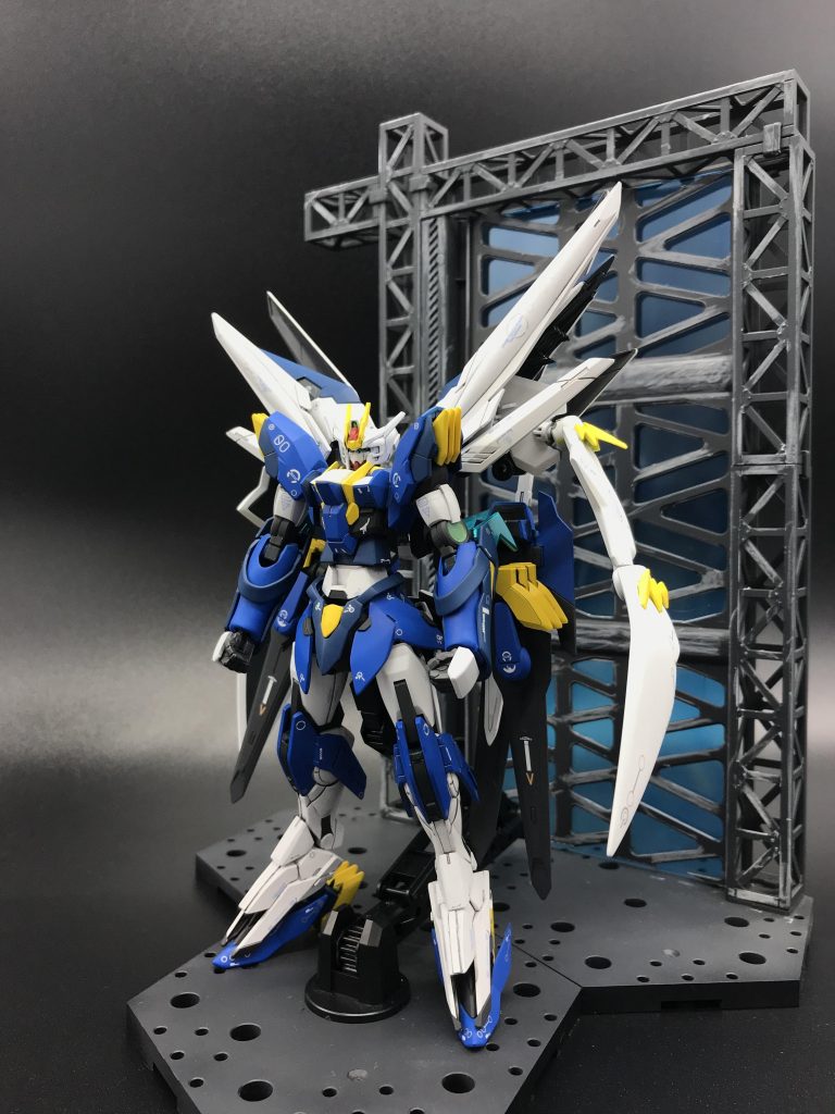 背景は鉄骨、コンテナケースを混ぜて軌道エレベーターの一部をイメージ。
ハンドパーツはビルドバーニングのを使い、立ち姿でもキッチリとかっこよく。