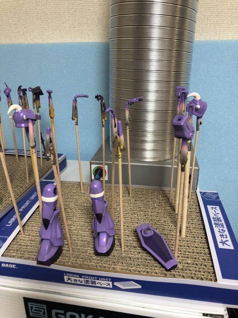 ちょっと明るめの紫色塗って、その上にパールのつやつや