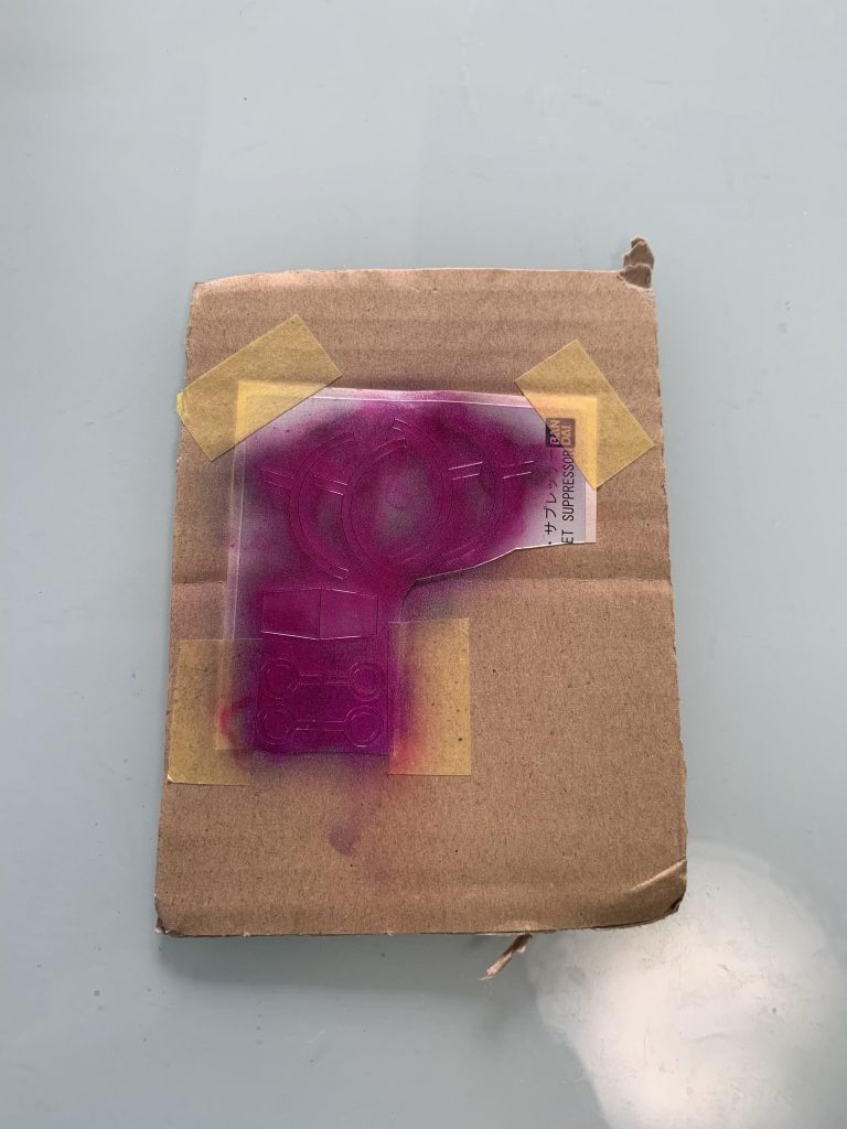 焼鉄色の上からGXクリアピンクを吹きます。
今考えるとかなり雑なやり方ですw