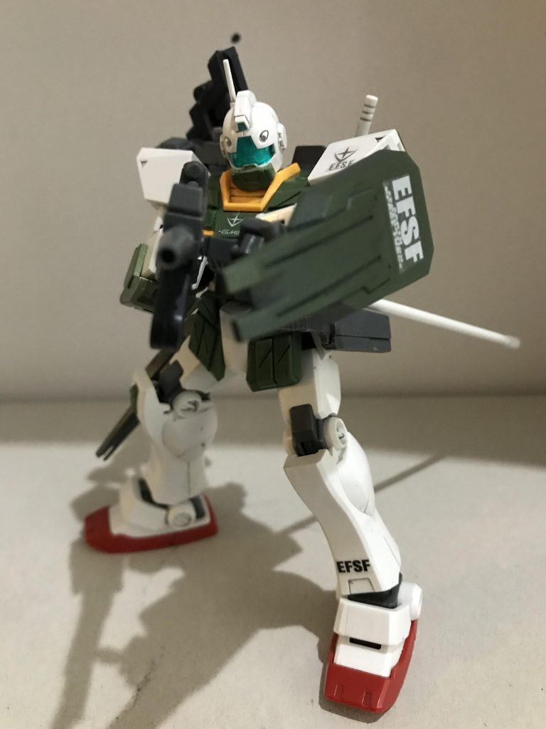 ビームライフルを構えて