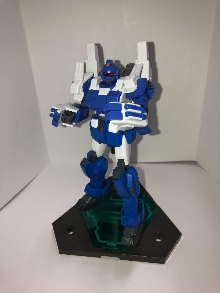 こちらパージ可能な全射撃武器を外し、近接戦闘形態です
弾切れや射撃武器では分が悪い際にこの形態を取ります