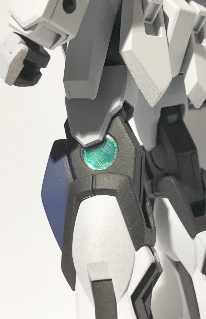 脚部にもGNコンデンサ。
