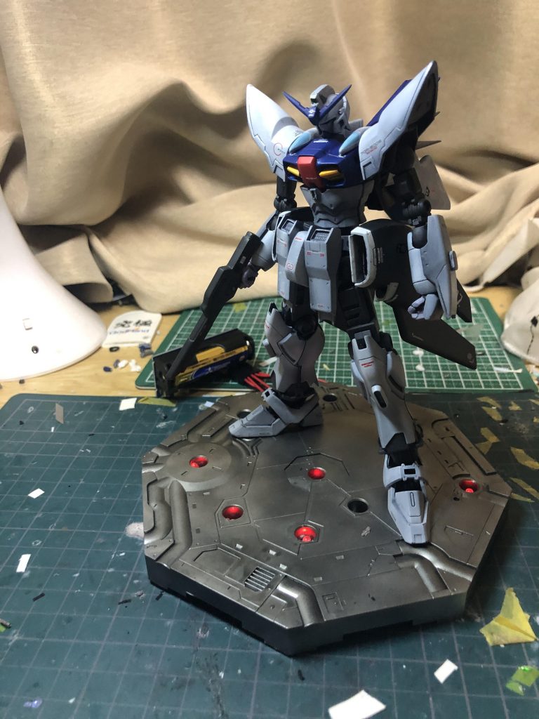 台座にエレキット様のLEDを仕込みました。
カラーはシルバー吹いたのち、スモークグレーでキャンディ塗装しました。