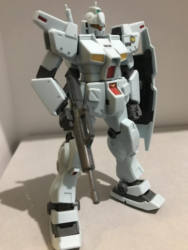 ジムカスタム
ヘイズルの出来に満足して自信を持ち、作るのが一層楽しくなった時期の機体
珍しく武器の塗装をしていないですね
パーツは弄らず塗装が必要と感じた所に部分塗装をしています