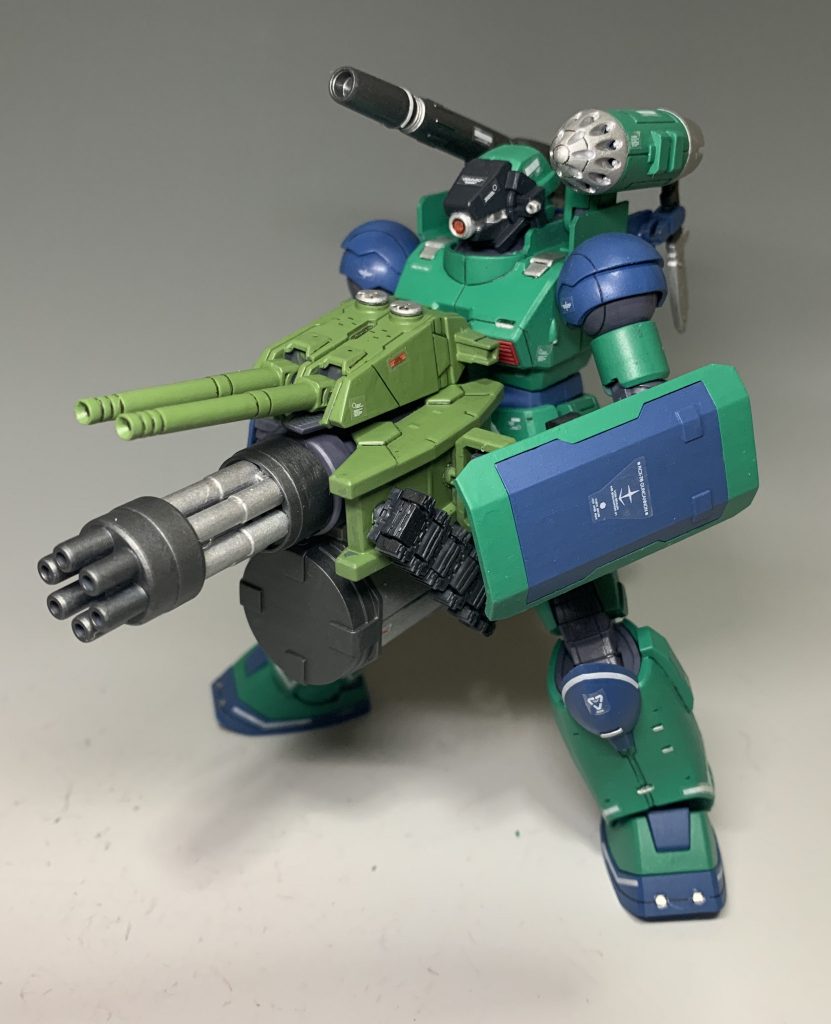 武器はHGBCジャイアントガトリングと、M.S.Gモデリングサポートグッズの連装砲、ベルトリンクを組み合わせています。