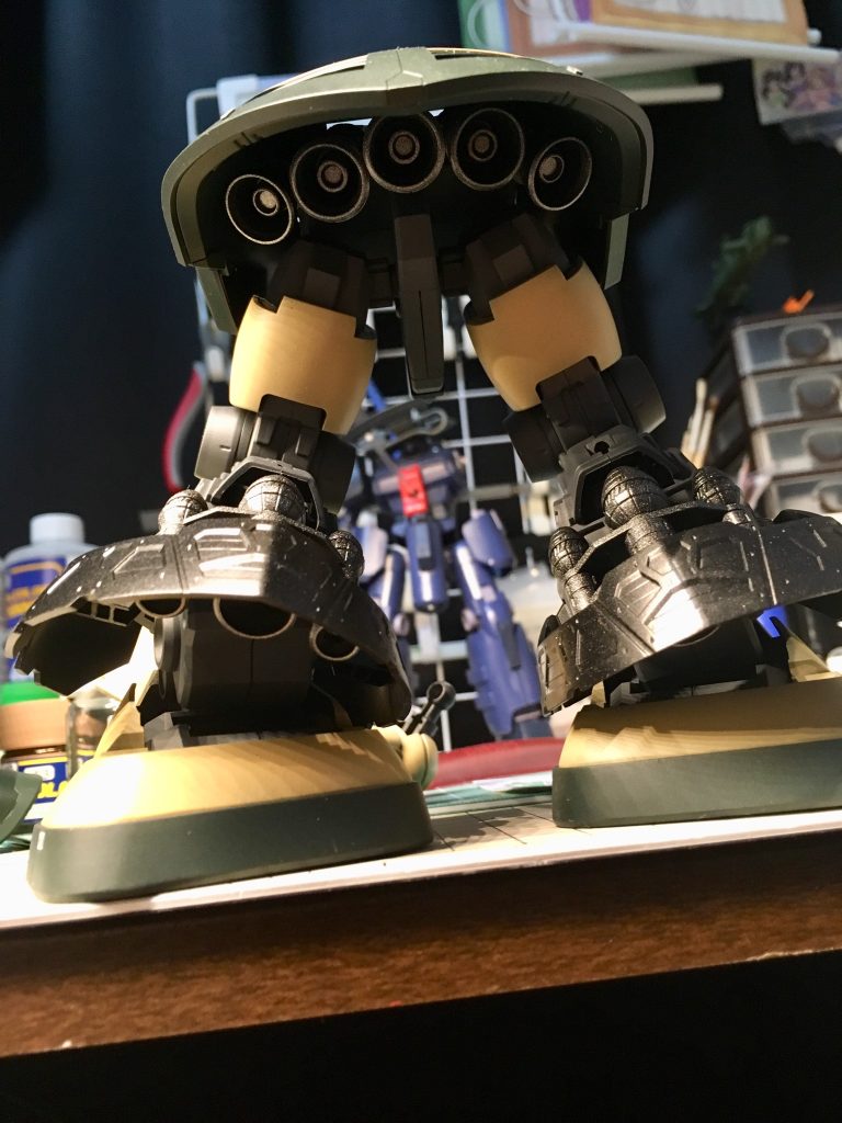 バーニア等はメタリックで塗装、まぁ組むと見えないんですけどね笑