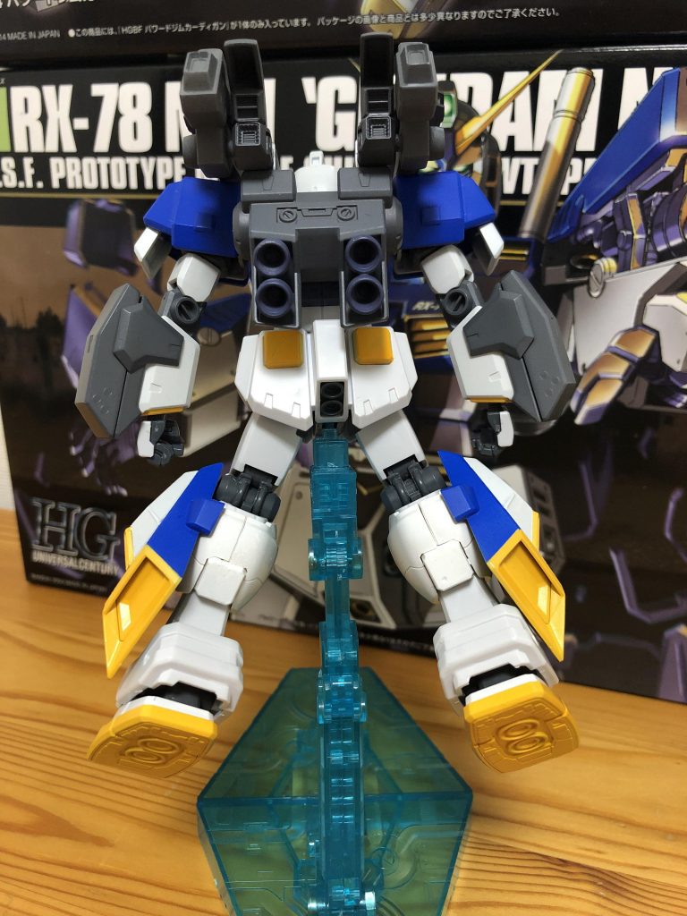 後ろ姿 バックパックは特にいじってないのでまんまパワードジムカーディガンです