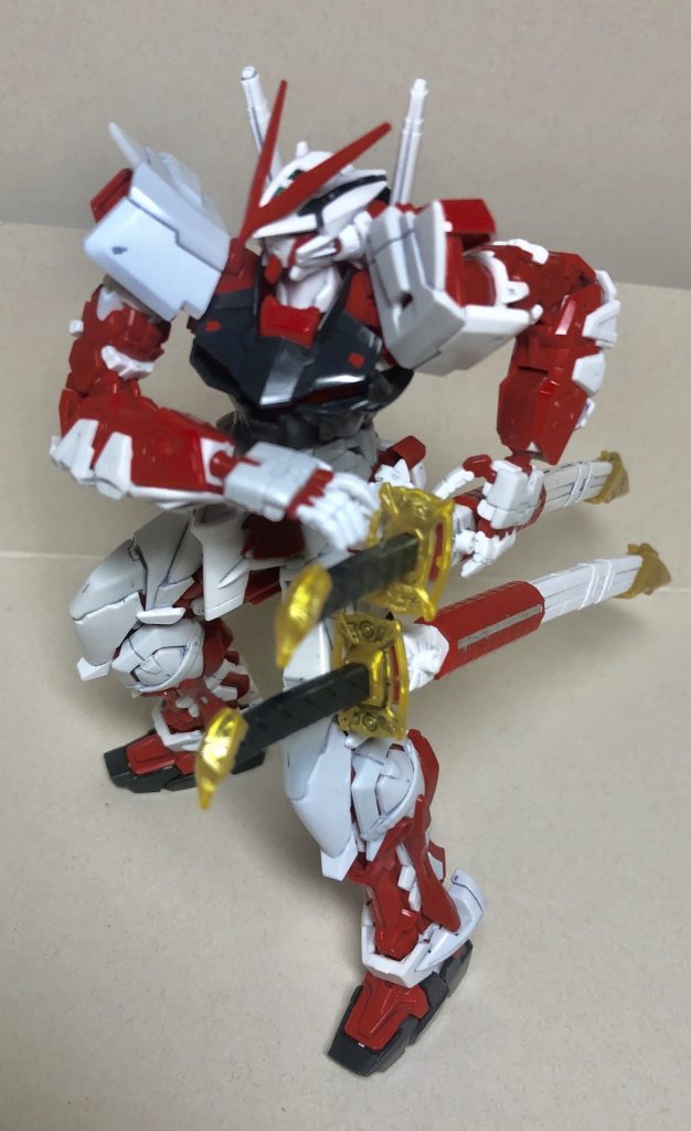 RG特有の可動域の広さで、HGアストレイでは出来なかったこんなポーズも取れました。
