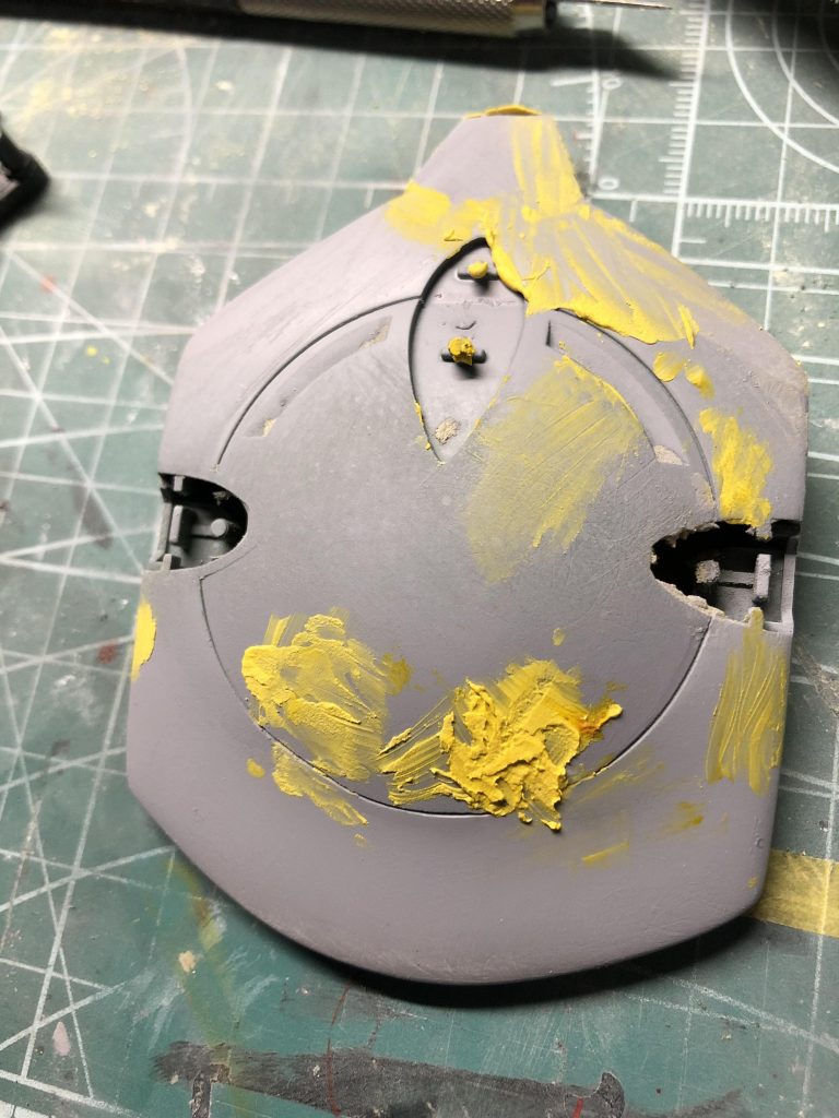 バックパックをパテやプラ板で延長しました