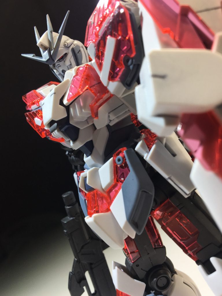 キャノピーむき出しがどうにも許せなくて、せっかくのクリアパーツ塗り潰してしまいました。ちょっと後悔w