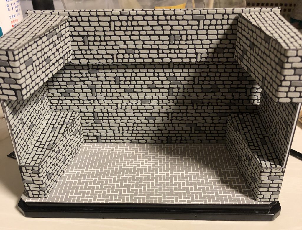 ゲーム画面の雰囲気  プラ板を組んでセリアのアレを貼りました。アレですね。