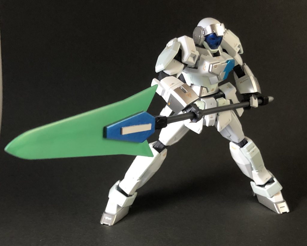 試作大型槍レベルタスピア
ソーディアウェアのレベルタブレードと同様の材質で作られた刀身を持つ試作型の槍状武器 レベルタブレードと同じくエネルギー波を放出可能
プラ板を切り出して制作したフルスクラッチ武器です