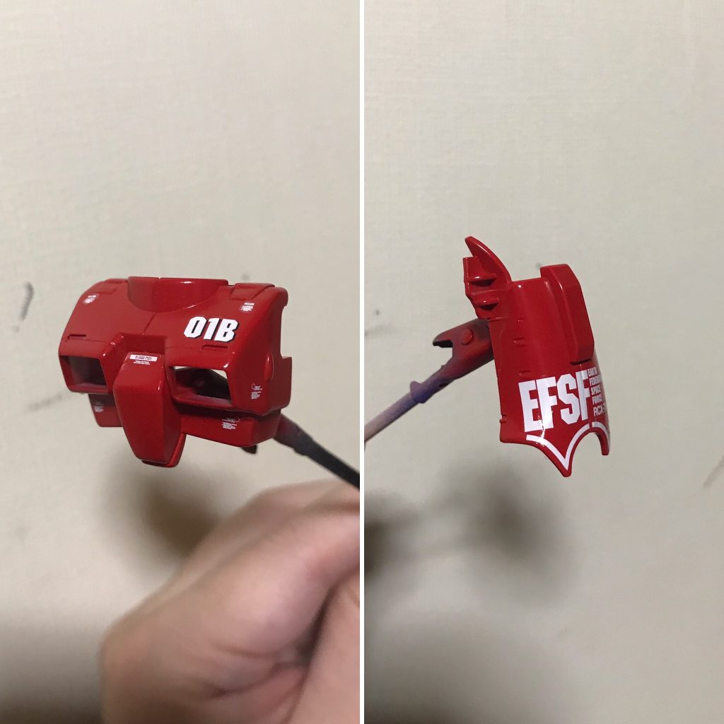 塗装後のデカール作業中です。