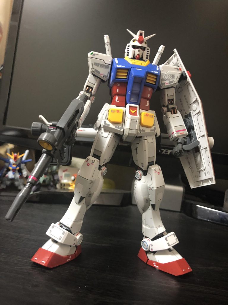 お台場ガンダムに準拠していて下からのアオリが映えますね。