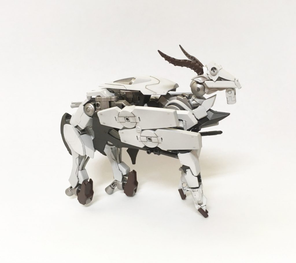 MA側面
監視用に特化したMAとして完成した本機は広い索敵範囲を持ち、重要拠点や防衛地点の見張り役として重宝されている