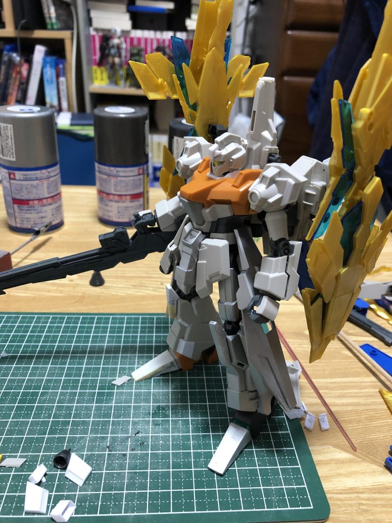 つま先、膝パーツの延長と、腰パーツをプラ加工。