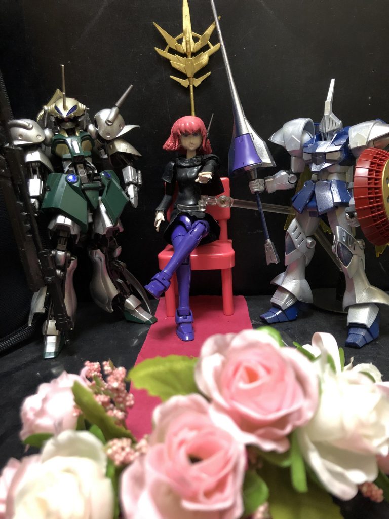 ozy「そう、それはさておき!これこそが人の夢!人の望み!!人の業!!自らが戦わずとも、モビルドールが敵を殲滅するのだ!そう、兵は不要となるのさ。」
ハマーン様「フンっ!機械が敵を倒すという事か?気味の悪い話だ。」