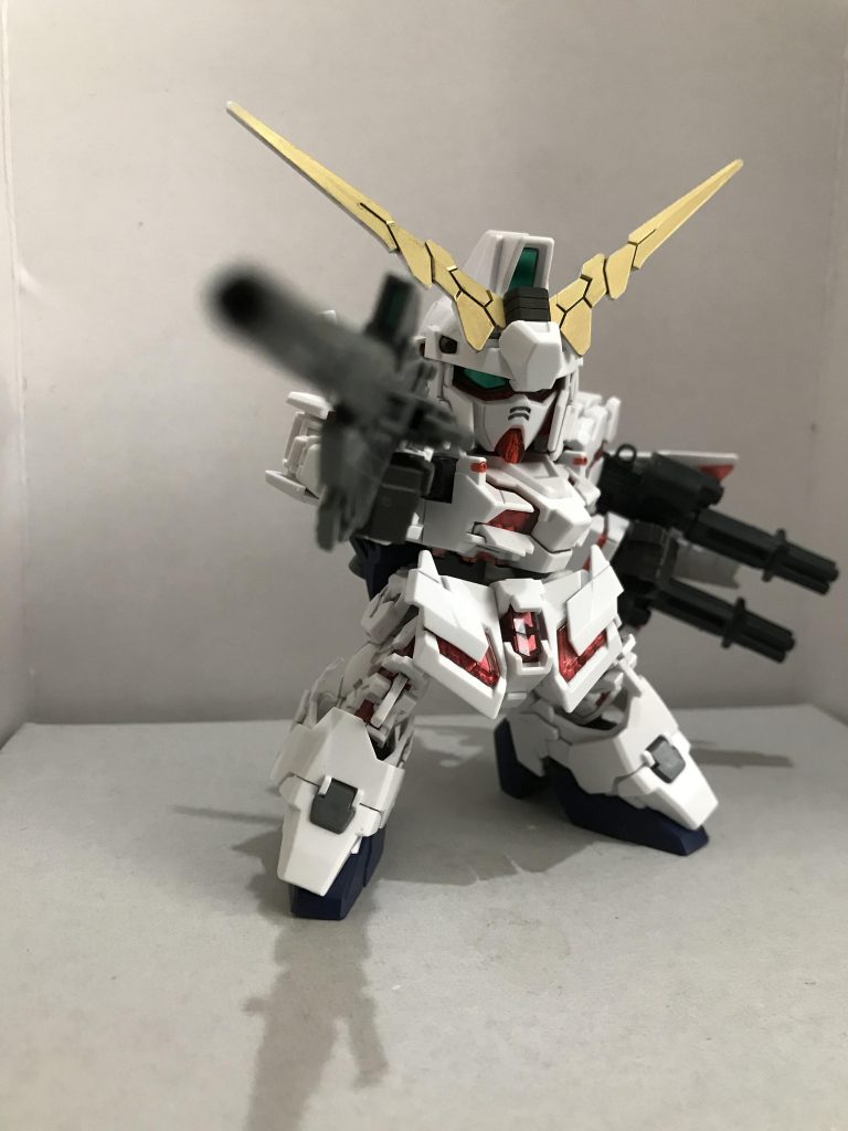 ビームマグナムを構えて
可動部が多く、ポージングが綺麗に決まるため動かしていて楽しいですね