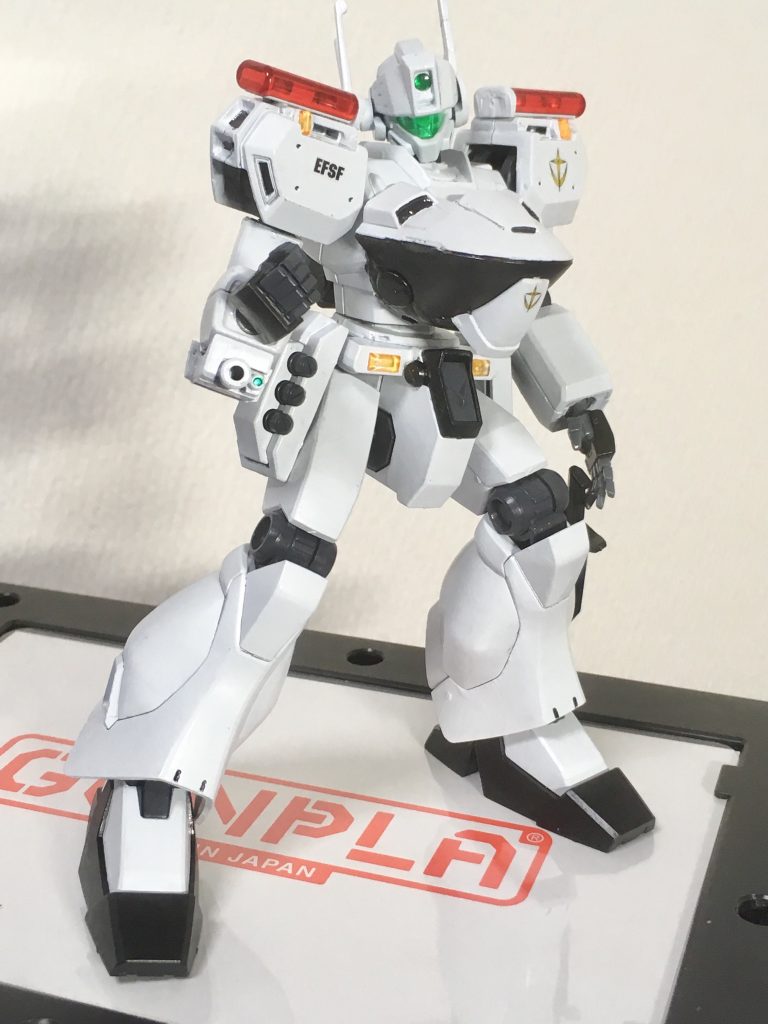 危険度の高い任務では腕部ビームサーベルとコンバットナイフを装備。