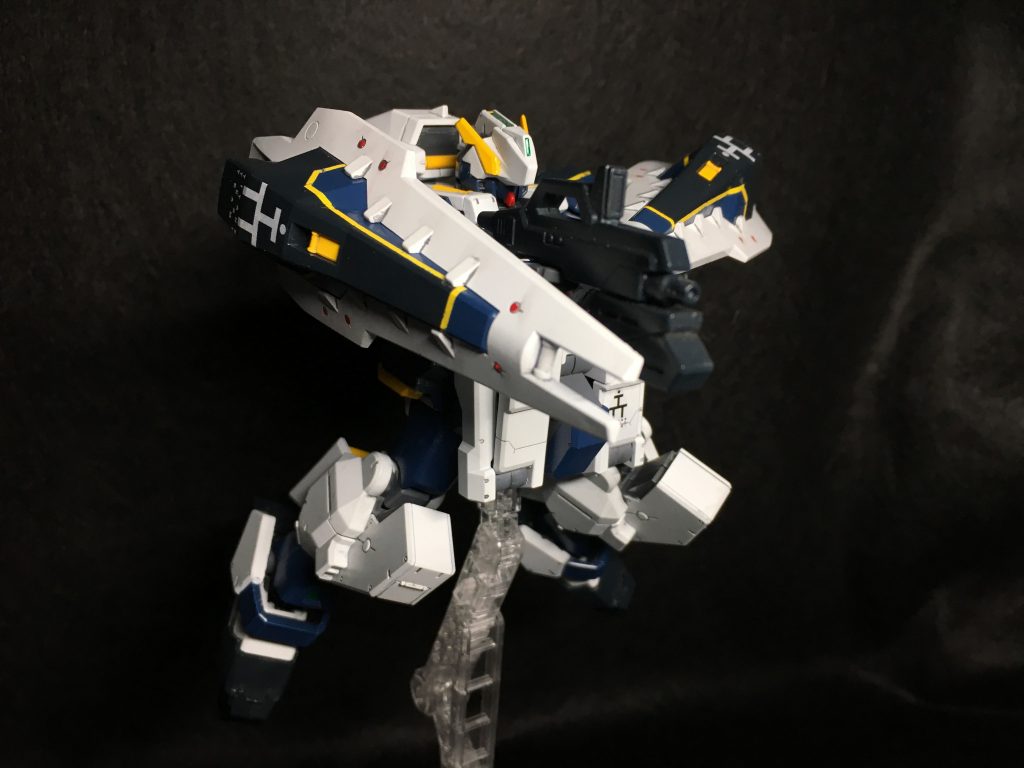 ビームライフルを撃つヘイズル！