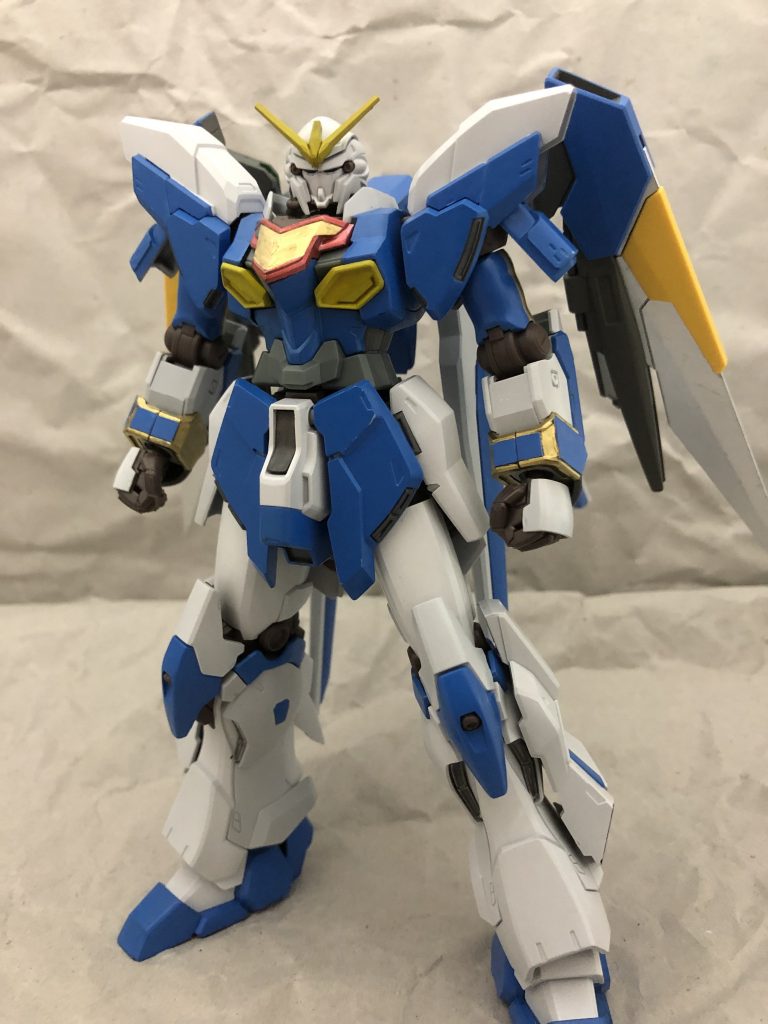 まえ。
ライトブルー、ゴールド、メタレッドはマーカーで塗装。ホワイト、グレー（軍艦色）はエアブラシ塗装です。