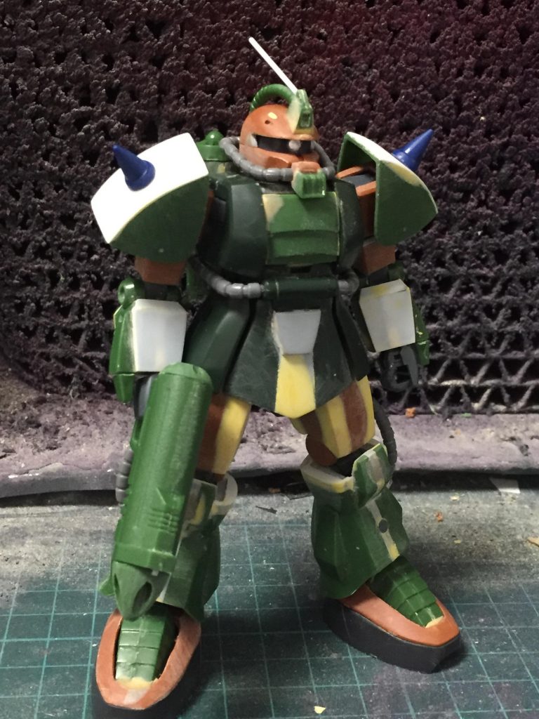 ベース:HGUCザクFS型、旧キット水中型ザクⅡ
肩スパイク:HGUCザクⅠのスパイクシールドから
