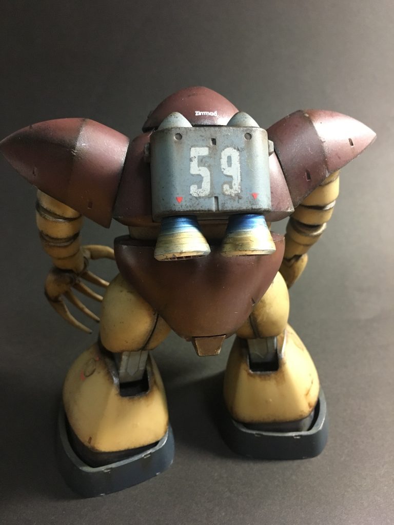 後姿がお気に入り。スポンジでエッジに焼鉄色をチッピング、リアルタッチマーカーで錆といういつもの手法です。わりと控えめ