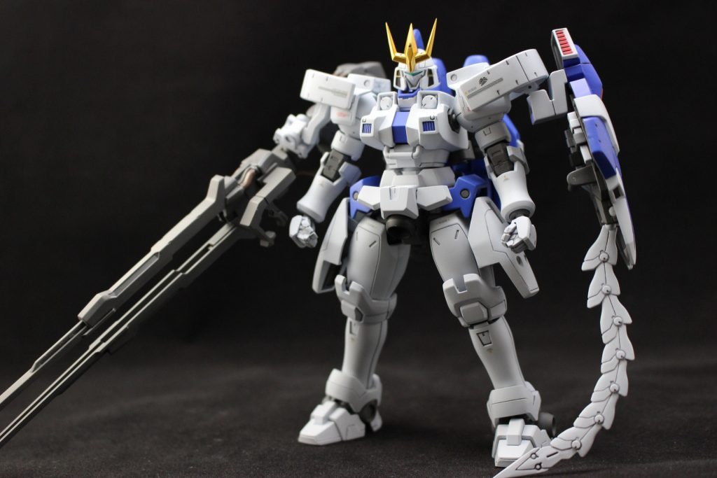 各部合わせ目消しとアンテナシャープ化、メガキャノンのケーブル差し替えと地味ですがジーレップを埋め込んだりしてます。