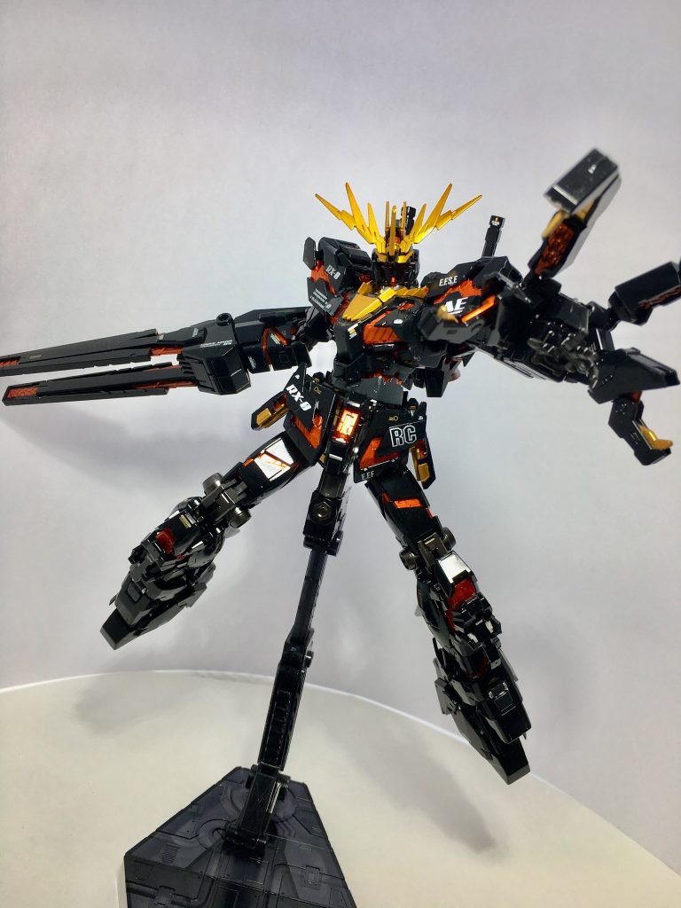 今回のテーマは塗装後もしっかり稼働させるだったので適当にアクションポーズをどうぞ笑