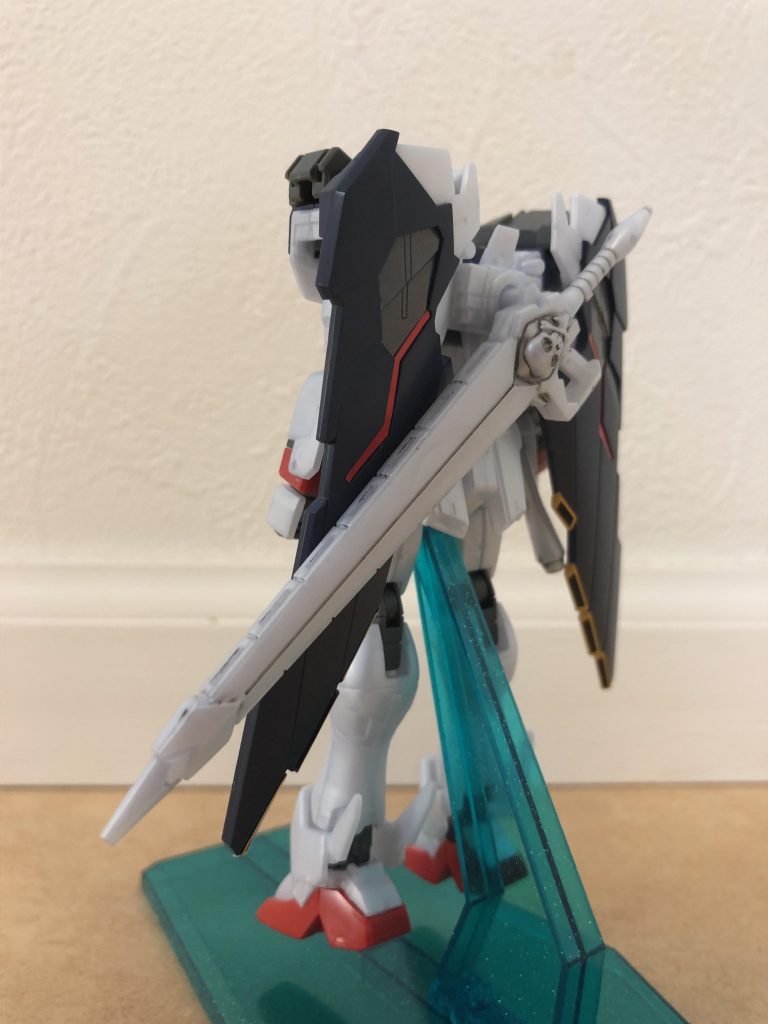 バックパックのスラスターを外して、剣を取り付け