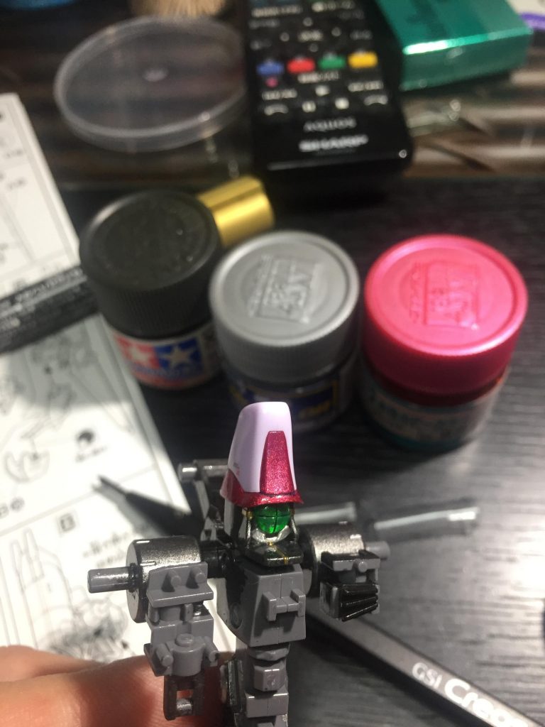 まずは濃い紫部分をメタリックに塗装することからはじめました！