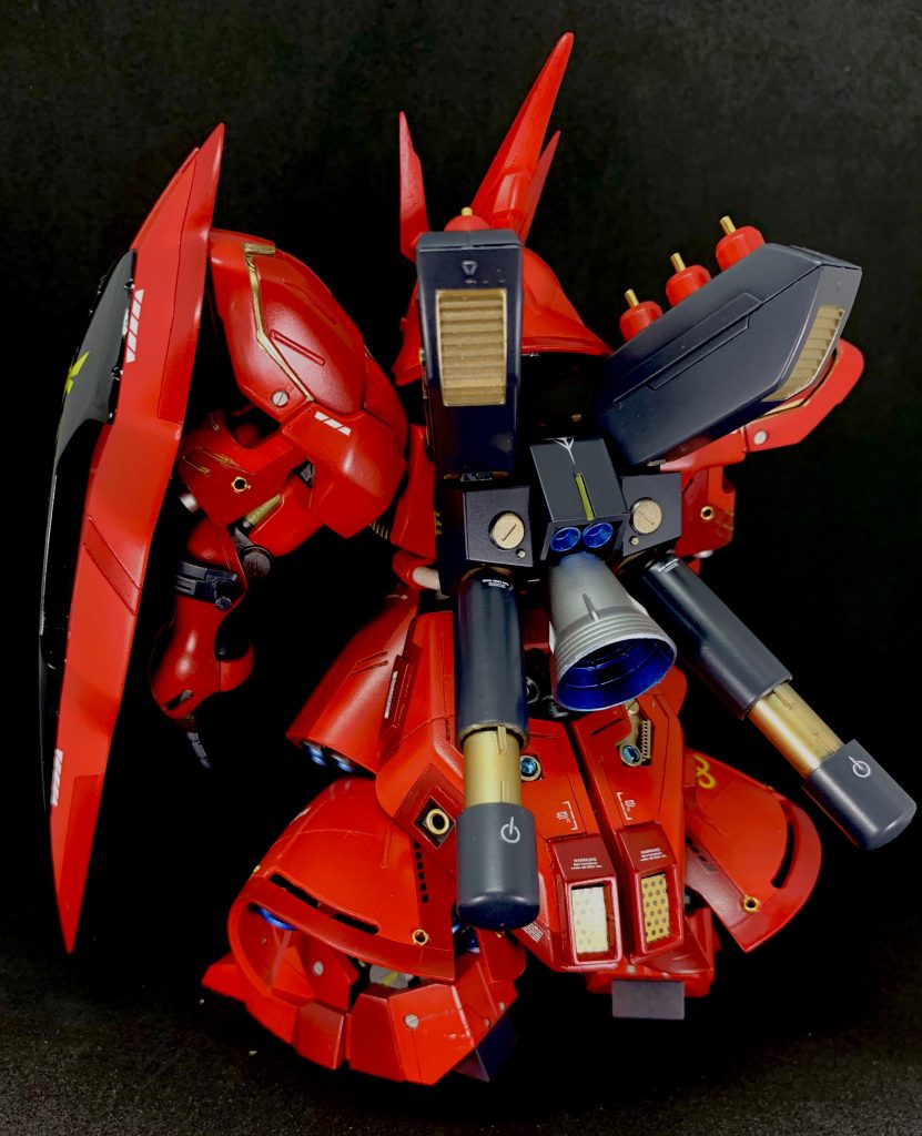 プロペラントタンクをプラパイプで延長しつつディテールを追加。リアアーマーもキットはかなりアッサリしているので。一部を切り欠いてディテールを追加しました。