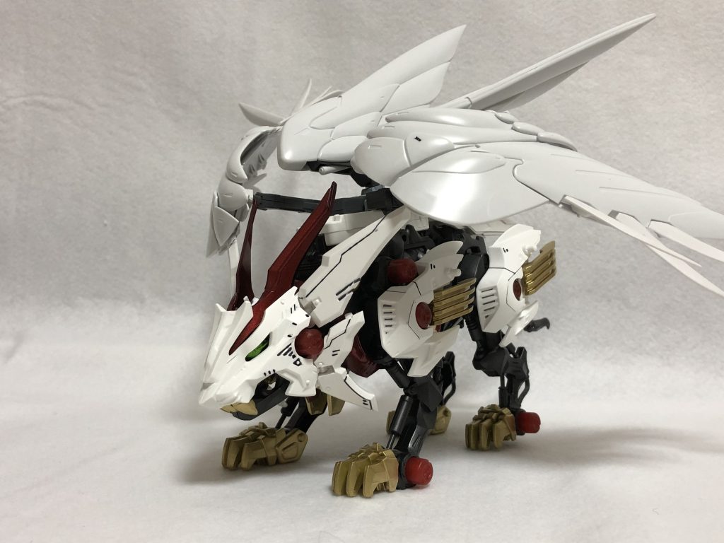 羽がまるまる余ったので、ワイルドライガーにつけてみました。