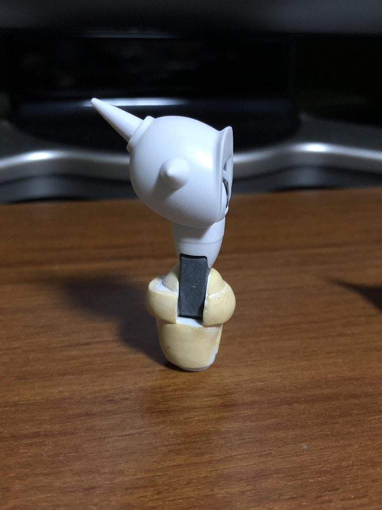 改造した部分は両腕のみです。右腕はパテで大型化させ設定通りに。