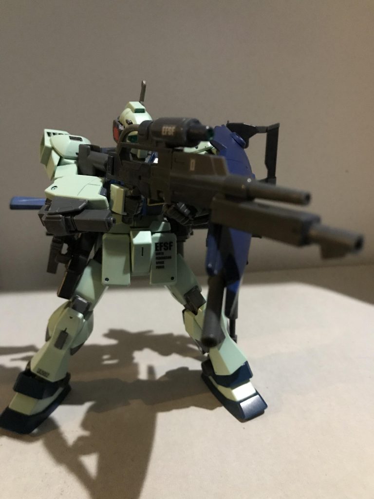 ビームランチャーを構えて
換装できる武器を作りたくてこちらを作成しました