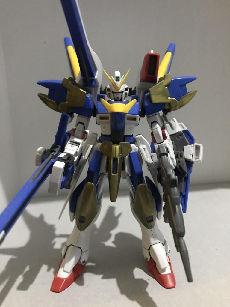 v2アサルトバスター
金の塗装がまだらになっていますね
塗り直そうかなと思っています
角のシャープ化、小顔化、手首交換、メガビームシールドの肘接続改造
顔の改造は物凄く満足しています
昔に出ていた食玩のv2アサルトバスターの影響か、メガビームシールドの接続方法が手持ちしか無いのが嫌で切削してポリキャップを内蔵、肘のハードポイントに接続できるようにしました
シールドの部分塗装が一番疲れた記憶