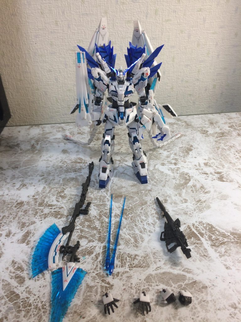 最後に付属品
blu-rayが高すぎると思いながらもかなり前に買いましたが出来がとても良く満足しています。
最近やる気が無く全然投稿していませんが8月中に1.2機改造した機体を投稿したいと思います。
今デスティニーを製作中なので近いうちに投稿出来ると思います。