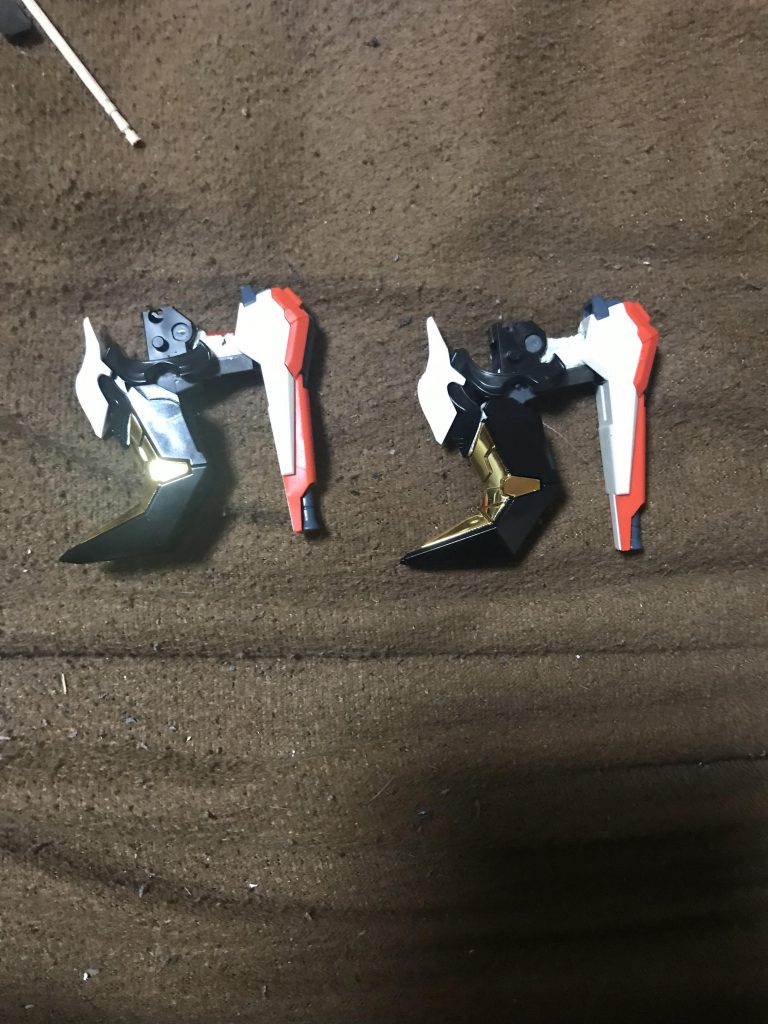 ヒールです。足の接続はMGシナンジュの物を使用しつつ骨にHGシナンジュの膝部分を使用、そのまま膝装甲を使ってます。
つま先にゴールドフレーム天のつま先、踵はゼータプラスの腰部です。
普段作ってるモノがモノなので、メカのミキシングに手こずりました…