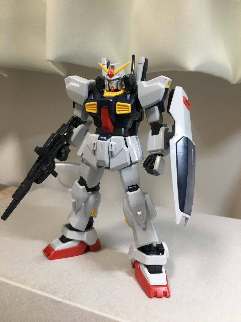 素組状態
これでもかなりいいプロポーションなので旧HGUCの出来の良さを感じられました。