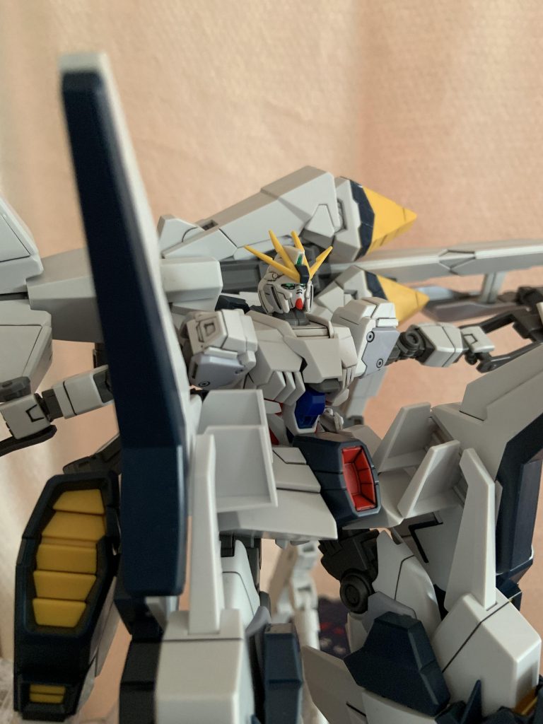 相変わらず、スミ入れのみの仕上げ。ですが、コックピットハッチはクリアのままだと味気なかったので、クリアブルーで塗装しています。