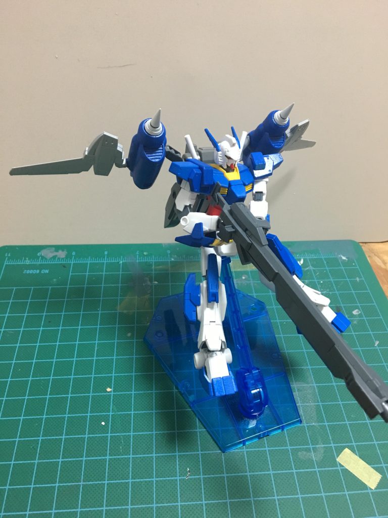 滞空しながら大型のビームライフルを打ちます。このビームライフルはセンチュリーウェポンズからそのまんま持ってきました。