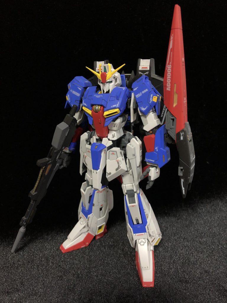 青と黄色の部分は白サフ、赤はピンクサフからの仕上げで、
赤: レッド、シャインレッド、ホワイト、蛍光ピンク上澄み
青: キャラクターブルー、コバルトブルー、ホワイト、蛍光ピンク上澄み
黄色: キャラクターイエロー、ホワイト
の混合色で塗ってます。(多分記憶では。。)