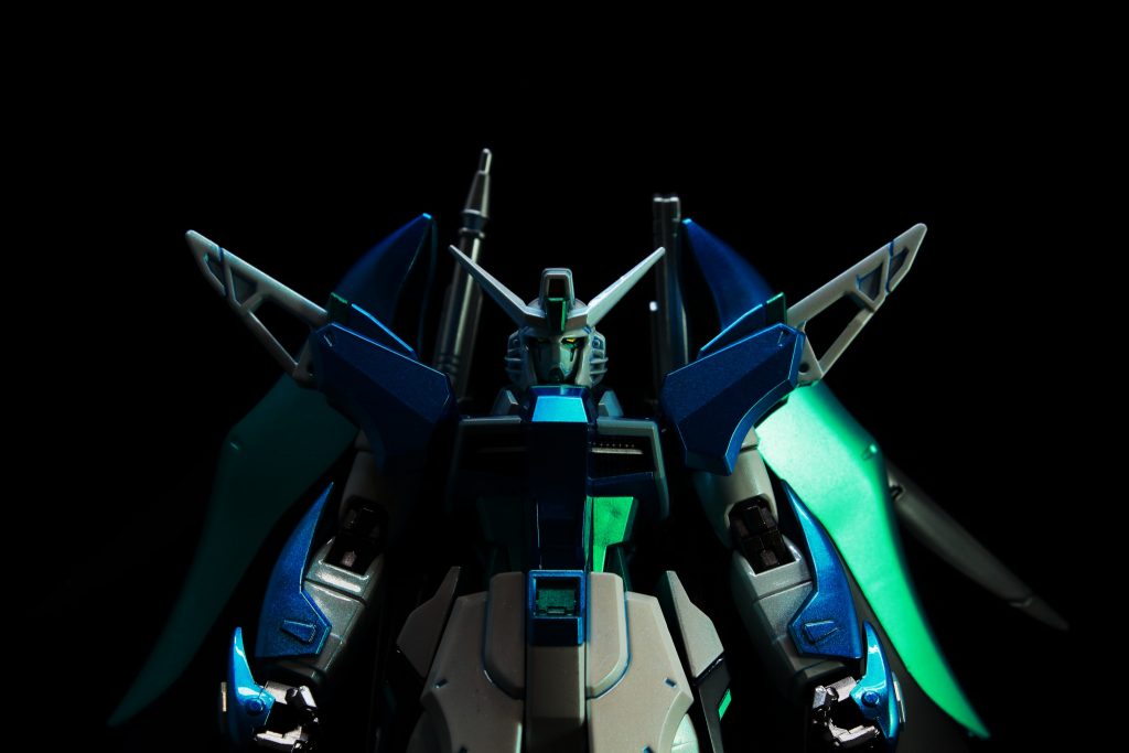 スターブライトシルバーにクリアカラーで塗装することでメタリックにしています。
白い部分は、ホワイトにクリスタルカラーのトルマリングリーン、クリヤーで塗装。