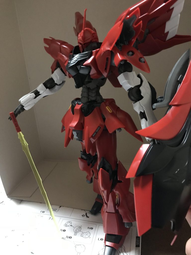 まだかなりシナンジュですね。
腕部はバルバトスルプスの物を使用しています。
ヒールでもなく羽もついています。ここから…