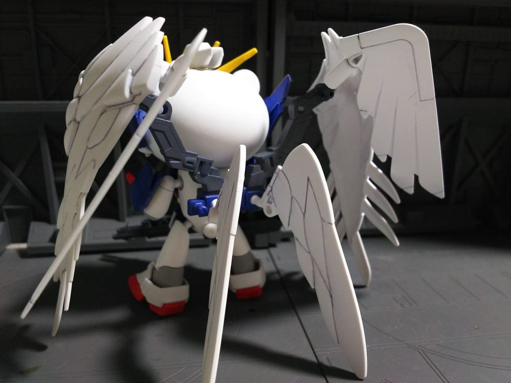 バックパックはプチッガイに付属するジョイントパーツにSDEXウイングゼロの翼とHGBCポータントフライヤーを追加して翼を6枚にしました。