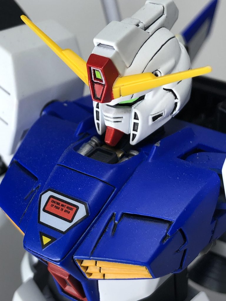 首回りはくり抜いてゴチャメカ入れています