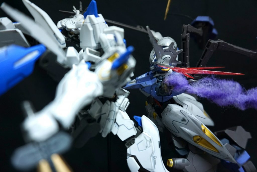 「オマエの目にはオレは映らない！オマエにオレの声は届かない！」
ガエリオの必死さをキマリスヴィダールの顔で表現したかった。