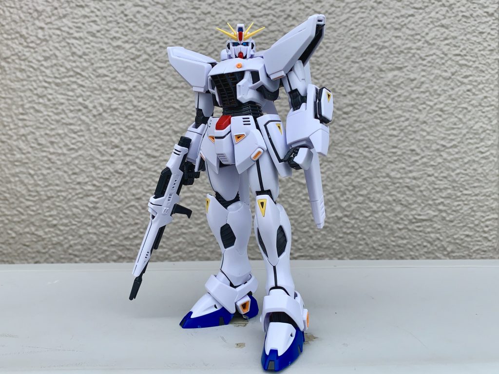 昔のガンダム絵にありがちな「ガワラ立ち?」