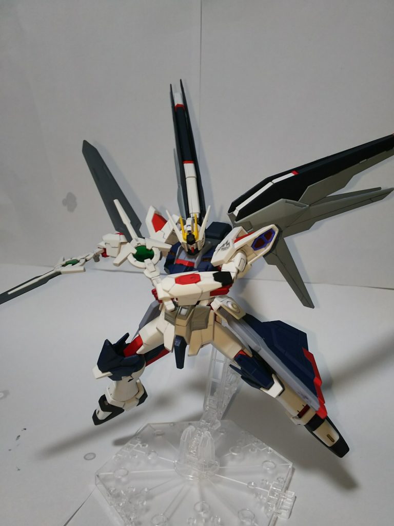 バックパックを変更したのでさらに肩の可動範囲が広がりポーズも決まります。